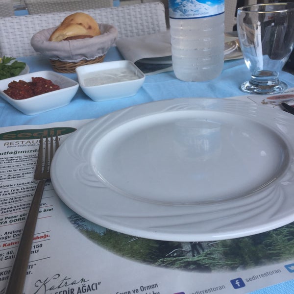 Photo taken at Sedir Restaurant by Esra Ö. on 10/2/2019