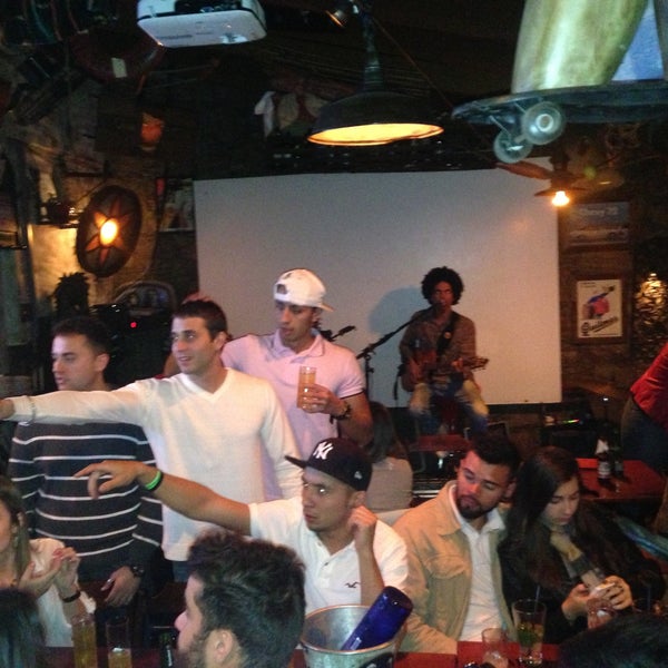 5/12/2013 tarihinde CHE G.ziyaretçi tarafından La Revolucion Bar'de çekilen fotoğraf