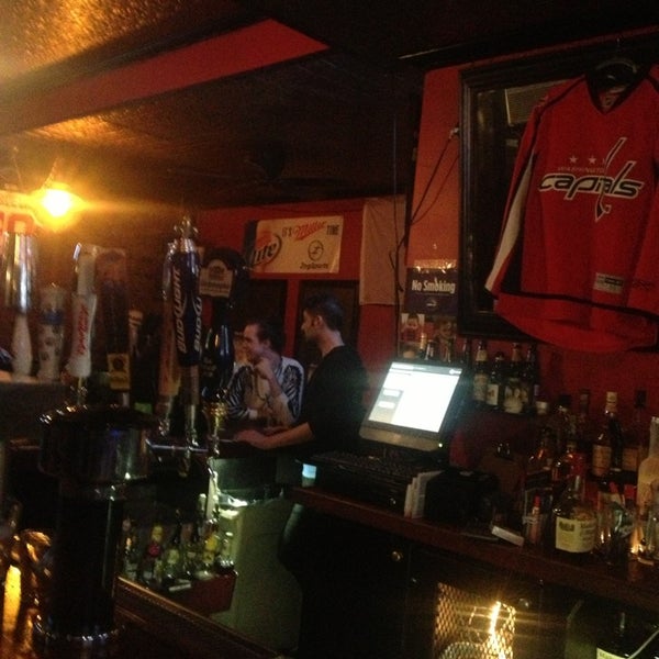 2/16/2013 tarihinde TomDoody U.ziyaretçi tarafından Company Bar &amp; Grill'de çekilen fotoğraf