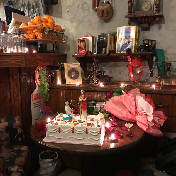 1/14/2018 tarihinde Zeynep Ç.ziyaretçi tarafından Geye Cafe'de çekilen fotoğraf