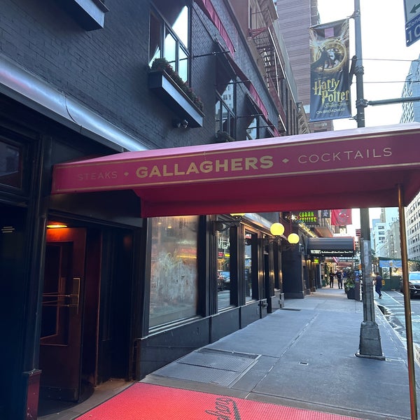 Foto tirada no(a) Gallaghers Steakhouse por Kevin Y. em 9/10/2023