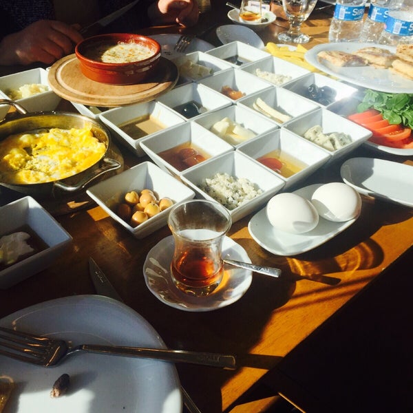 Foto tomada en Ovalı Konya Mutfağı  por Rabia Ç. el 12/28/2015