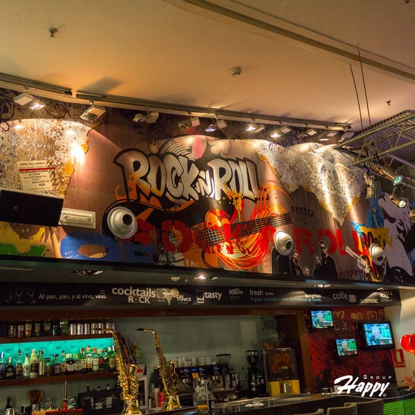 12/11/2015 tarihinde Happy Rock Bar &amp; Grillziyaretçi tarafından Happy Rock Bar &amp; Grill'de çekilen fotoğraf
