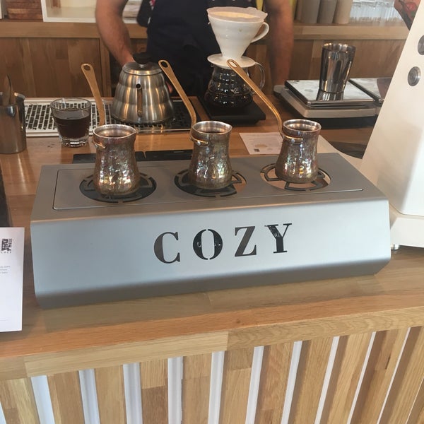 Photo prise au Cozy Coffee House Konyaaltı par Özgür A. le1/12/2020