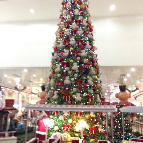 Photo taken at Araguaia Shopping by Bruno F. on 12/7/2015