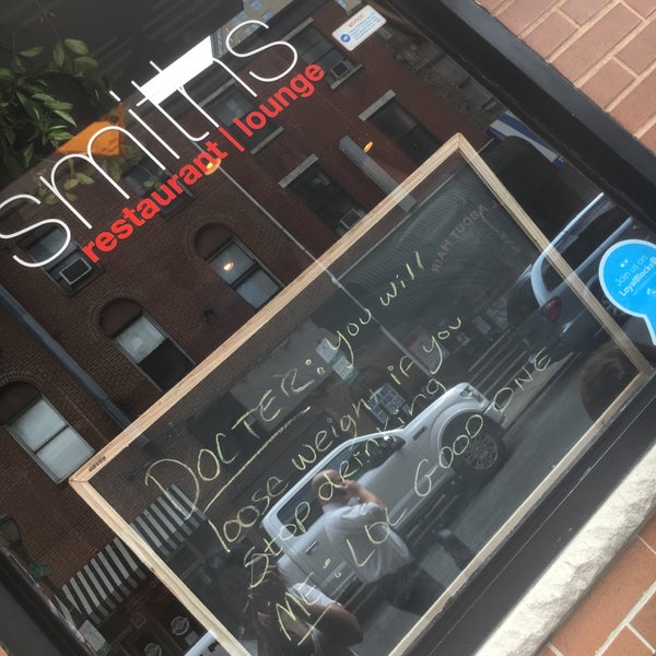9/18/2016 tarihinde Danielle N.ziyaretçi tarafından Smiths Restaurant &amp; Bar'de çekilen fotoğraf