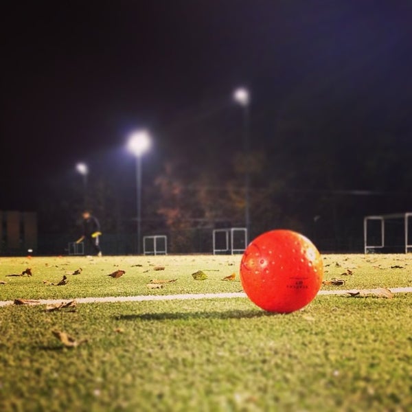 Sports ground перевод