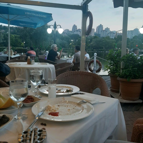Foto scattata a Göl Et Restaurant da Fatih B. il 7/1/2020