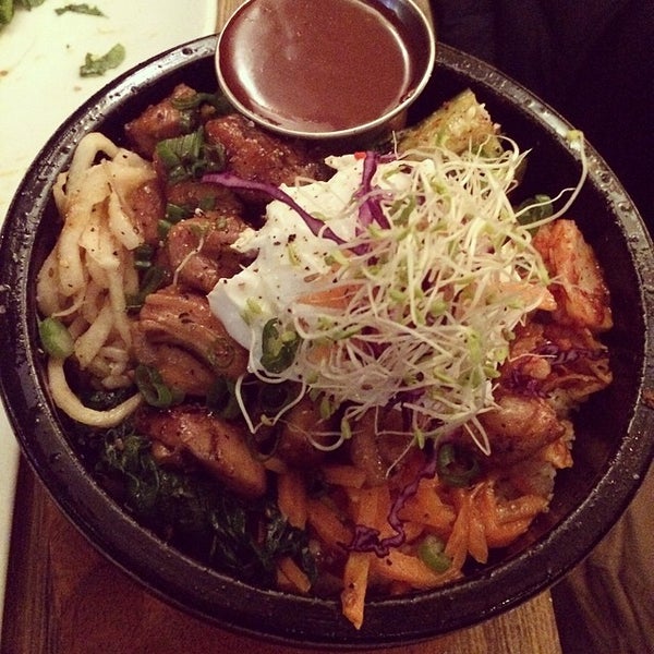 Das Foto wurde bei BarKogi Korean Restaurant &amp; Bar von Francis T. am 3/14/2014 aufgenommen