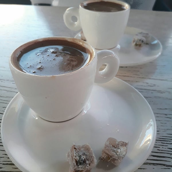 Foto diambil di Hanımeli Restaurant &amp; Cafe oleh Aynur A. pada 9/9/2017