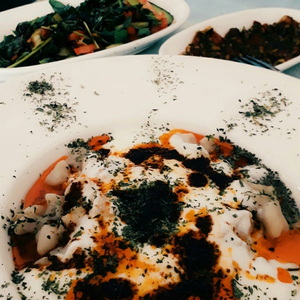 Foto diambil di Hanımeli Restaurant &amp; Cafe oleh Aynur A. pada 8/20/2017