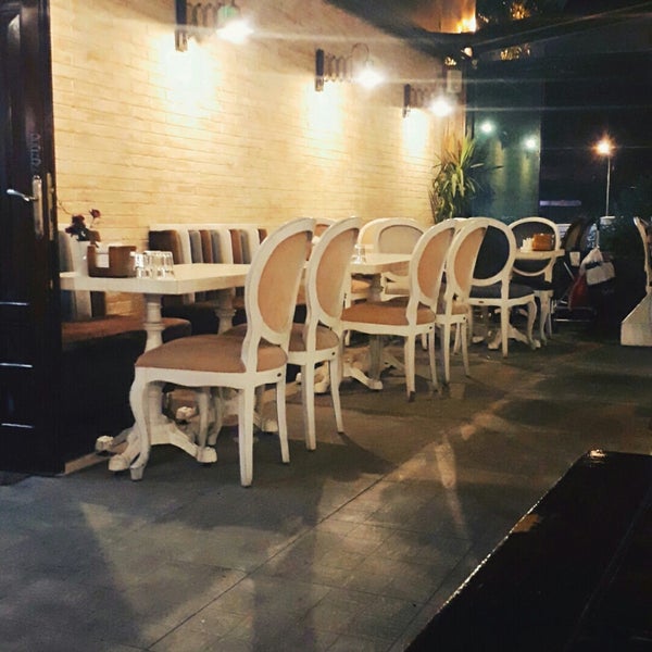 Foto diambil di Hanımeli Restaurant &amp; Cafe oleh Aynur A. pada 7/31/2017