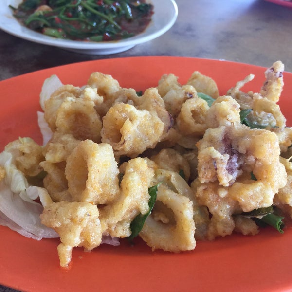 Tried new food (salted egg sotong) rated 5/5 very delicious! Must try! Pls checked my previous post for Look Yuen Rest.