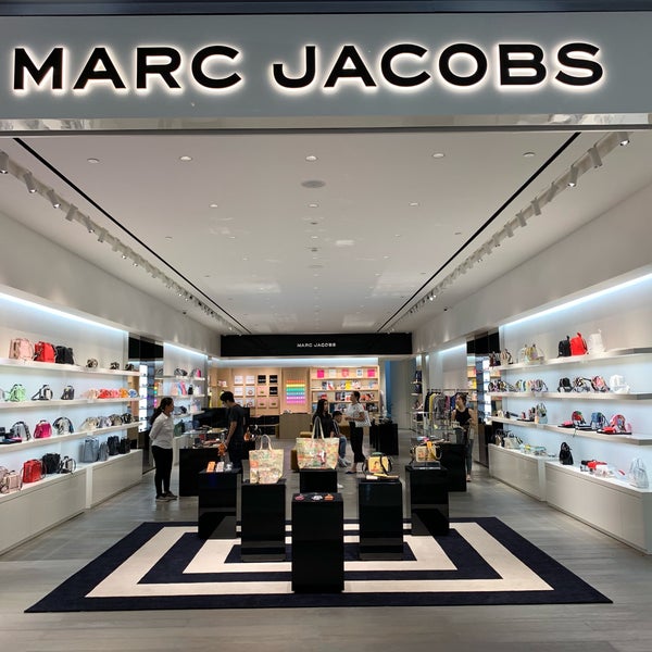 spier Manhattan Vergelijkbaar Marc Jacobs - Accessories Store in Pathum Wan