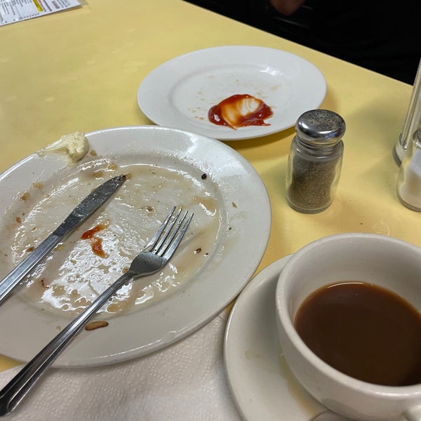 Photo taken at Johny&#39;s Luncheonette by Yan S. on 12/9/2022