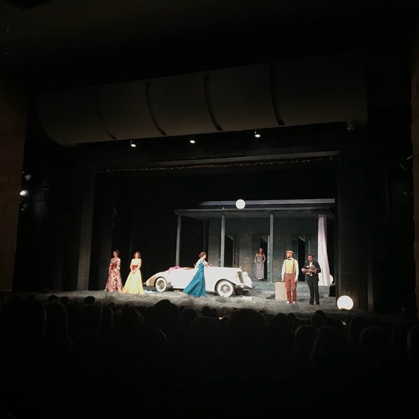 รูปภาพถ่ายที่ Opera &amp; Theatre Madlenianum โดย Nevena R. เมื่อ 11/3/2017