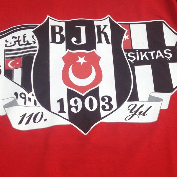 Снимок сделан в Beşiktaş Meydanı пользователем Deniz Q. 5/11/2013