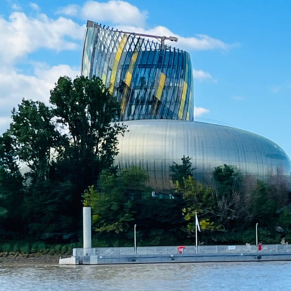 Foto diambil di La Cité du Vin oleh Baltazar S. pada 7/30/2022