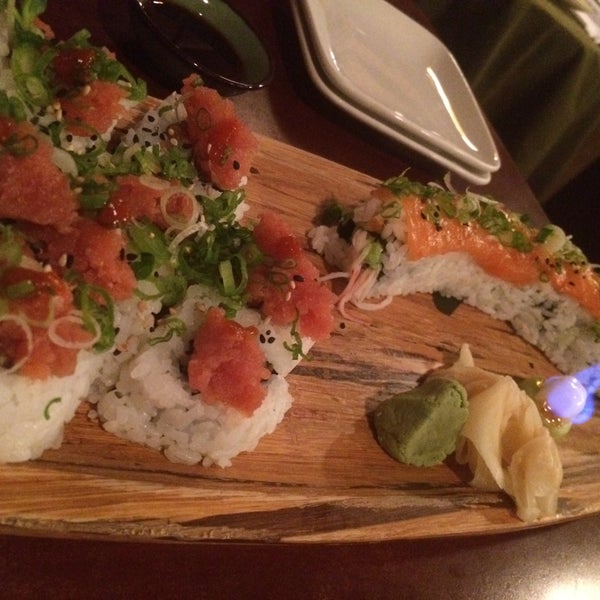 Das Foto wurde bei Hana Japanese Eatery von Baltazar S. am 12/15/2014 aufgenommen