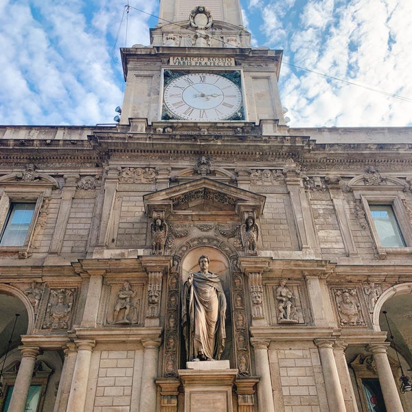 Foto di Palazzo dei Giureconsulti Struttura in Milan