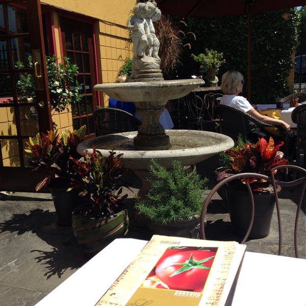 รูปภาพถ่ายที่ Paesano Italian Restaurant and Wine Bar โดย Jeanne D. เมื่อ 8/9/2013