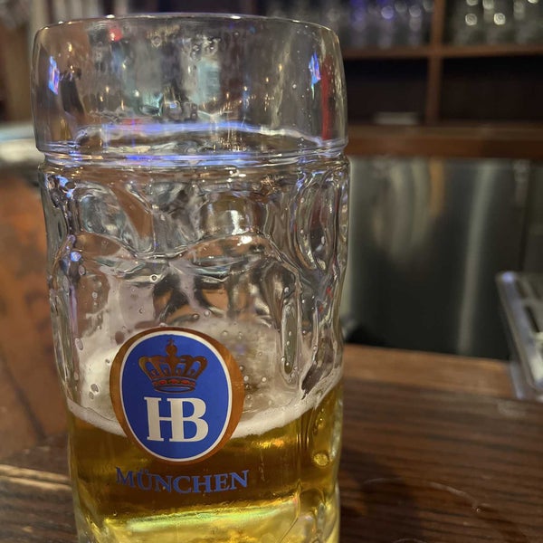 Снимок сделан в Bierhaus NYC пользователем David K. 7/10/2022