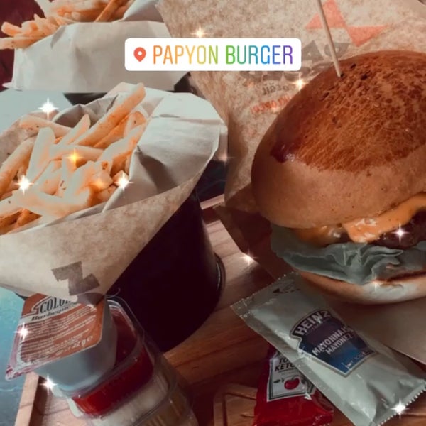 Photo taken at PaPyon Burger by TuĞÇe on 3/10/2021