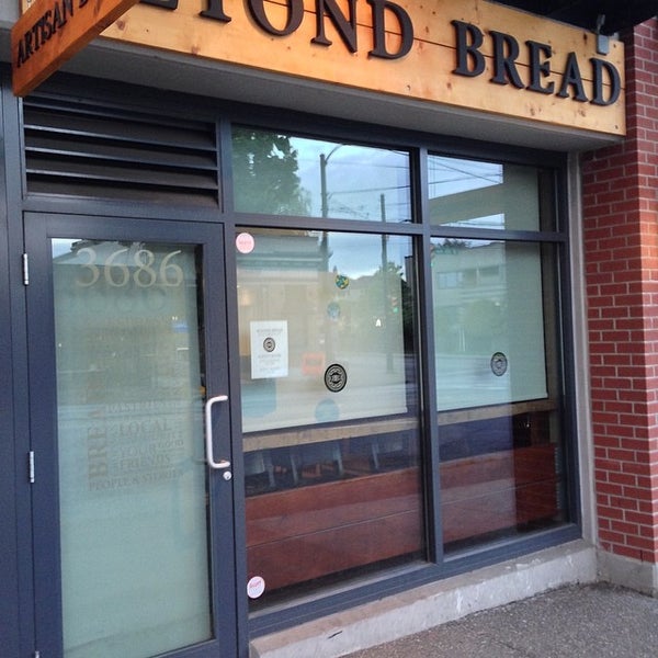 Das Foto wurde bei Beyond Bread Artisan Bakery von Dan U. am 5/28/2014 aufgenommen