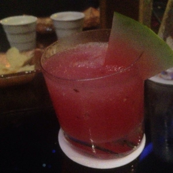 Foto tirada no(a) Glo Cocktail Bar por Jay Z. em 10/15/2013