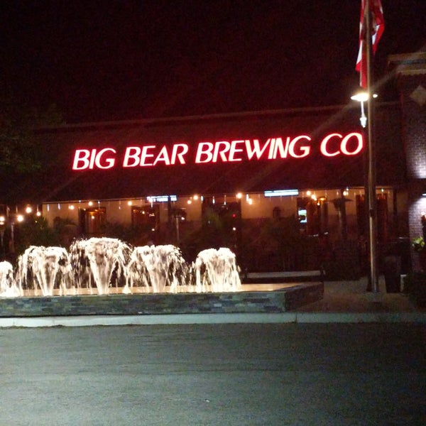 Foto tirada no(a) Big Bear Brewing Co. por Adam W. em 12/17/2018