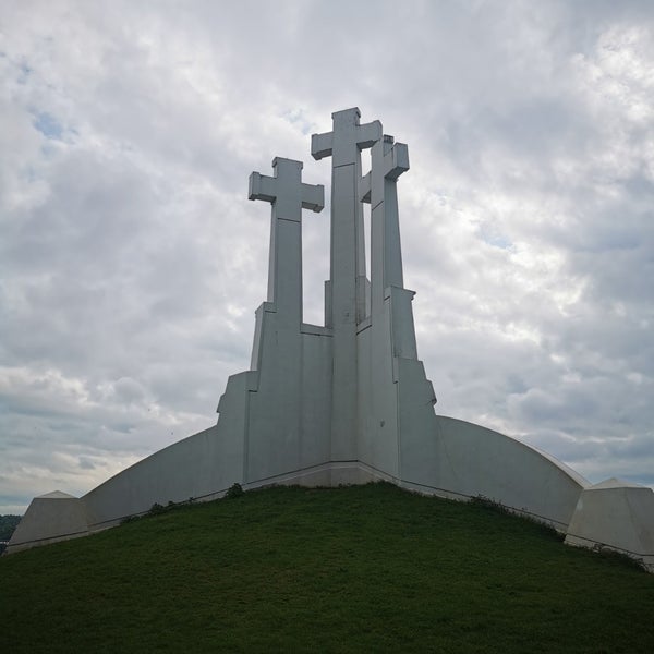 Foto tirada no(a) Hill of Three Crosses Lookout por Velizar G. em 5/6/2024