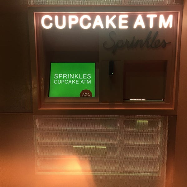 Photo taken at Sprinkles Cupcakes by Jba on 5/2/2017