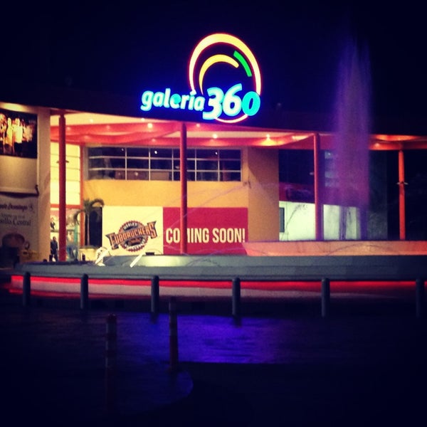 Photo taken at Galería 360 by Laura R. on 2/16/2013