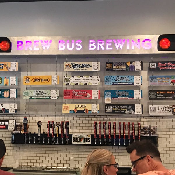 6/24/2018 tarihinde Armando F.ziyaretçi tarafından Brew Bus Terminal and Brewery'de çekilen fotoğraf