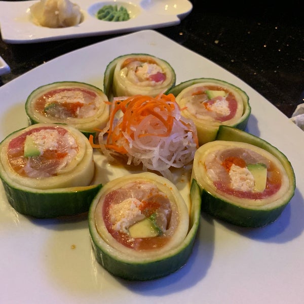 Photo prise au Nakama Sushi Restaurant &amp; Lounge par David M. le9/21/2019
