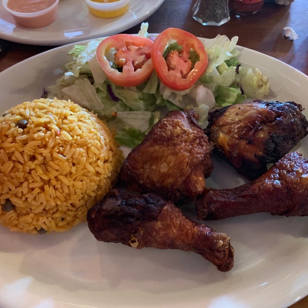 Foto tomada en Puerto Rico Latin Bar &amp; Grill  por David M. el 8/23/2019