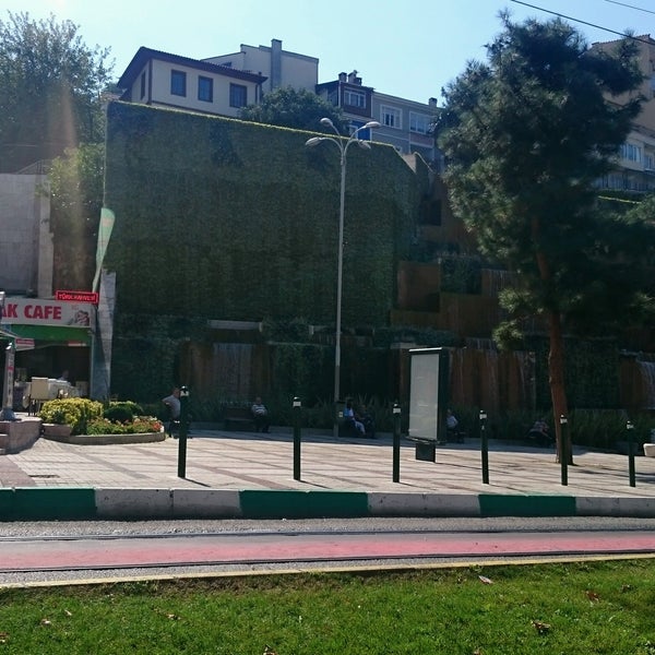 Foto diambil di Yüzen Taşlar Heykeli oleh Resat G. pada 9/17/2016