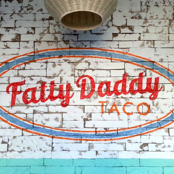 รูปภาพถ่ายที่ Fatty Daddy Taco โดย Fatty Daddy Taco เมื่อ 11/2/2016