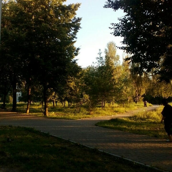 В липовой аллее печально шелестела. В липовой аллее печально шелестела