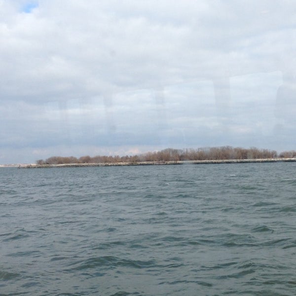 2/24/2013 tarihinde Nick A.ziyaretçi tarafından Hoffman Island'de çekilen fotoğraf