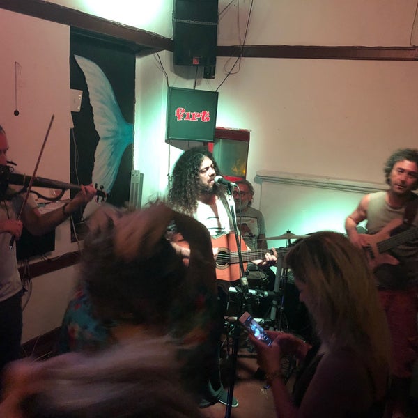 รูปภาพถ่ายที่ Fırt Bar โดย Özlem Ç. เมื่อ 7/26/2018