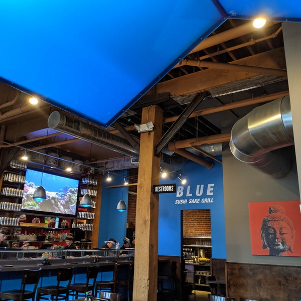 Foto scattata a Blue Sushi Sake Grill da Jon W. il 7/25/2019