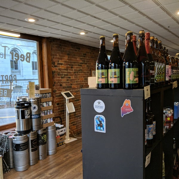 Photo taken at The Portland Beer Hub by Jon W. on 11/11/2018