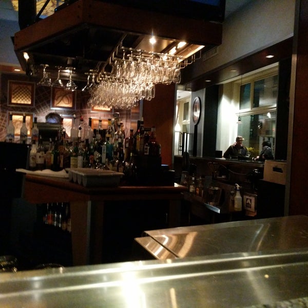 Foto scattata a 1890 Restaurant &amp; Lounge da Jon W. il 10/22/2018