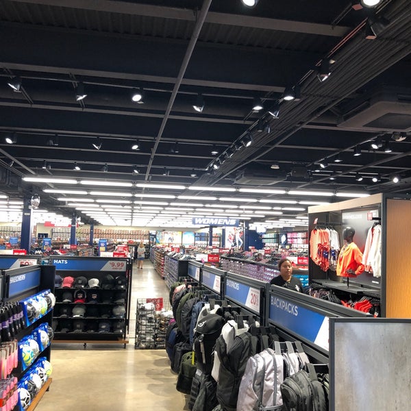 SKECHERS Warehouse Outlet - Shoe Store 