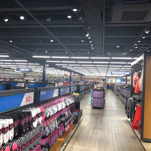 SKECHERS Warehouse Outlet Shoe Store in Paramus