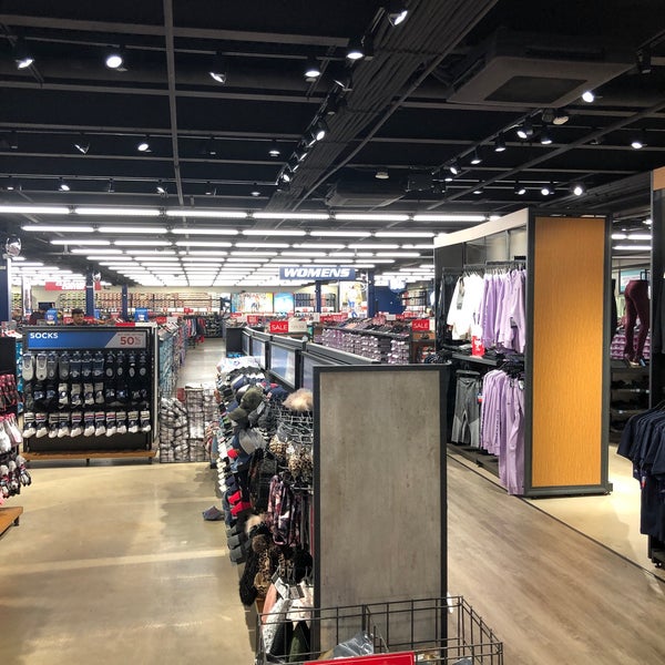 SKECHERS Warehouse Outlet - Shoe Store 