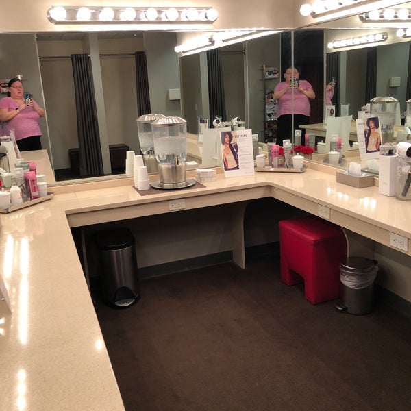 Elizabeth Arden Red Door Spa 400 Fairway Ln