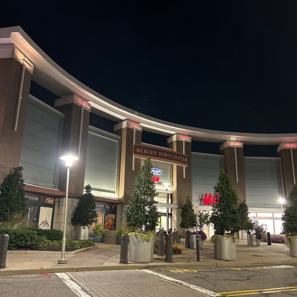 Bergan town center mall nike store sale