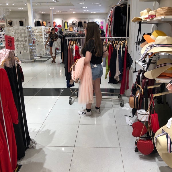 7/14/2019에 Angela K.님이 Willowbrook Mall에서 찍은 사진